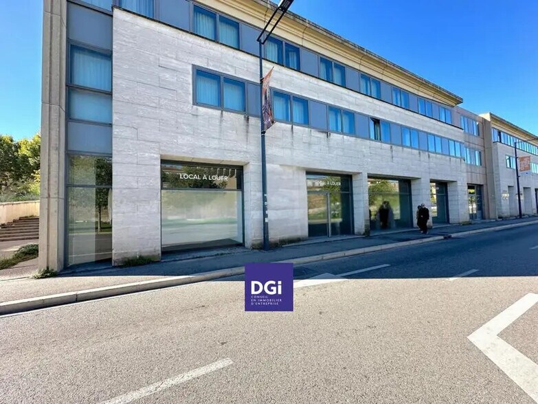 Retail in Avignon for sale - Building Photo - Image 1 of 4