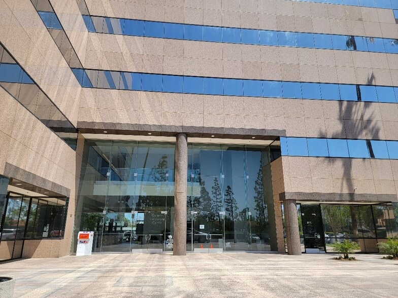 430 N Vineyard Ave, Ontario, CA for lease - Building Photo - Image 2 of 5