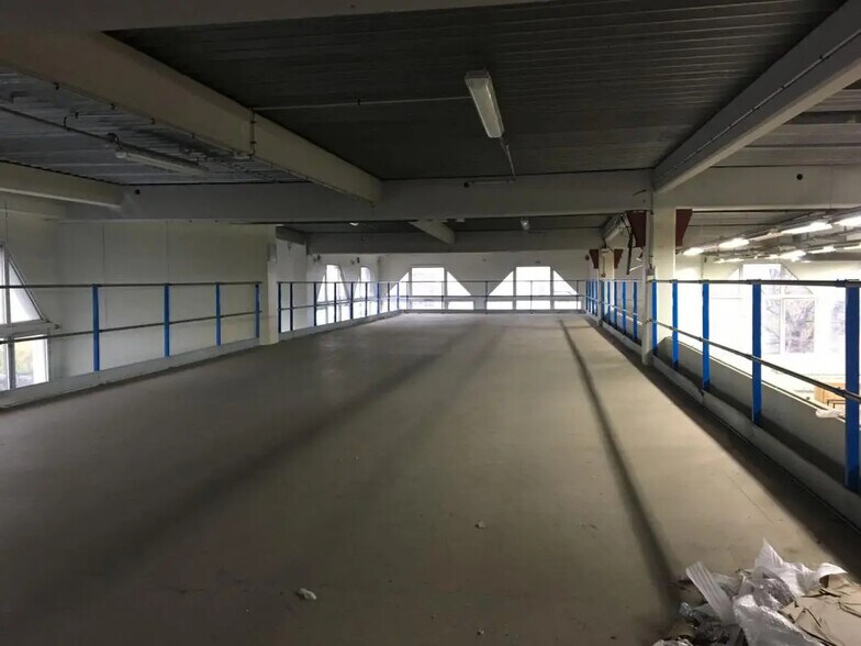 Bureau dans Aubervilliers à louer - Photo du bâtiment - Image 2 de 9