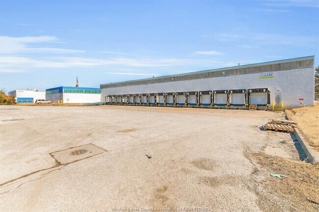 Plus de détails pour 3324 Marentette Av, Windsor, ON - Industriel à louer