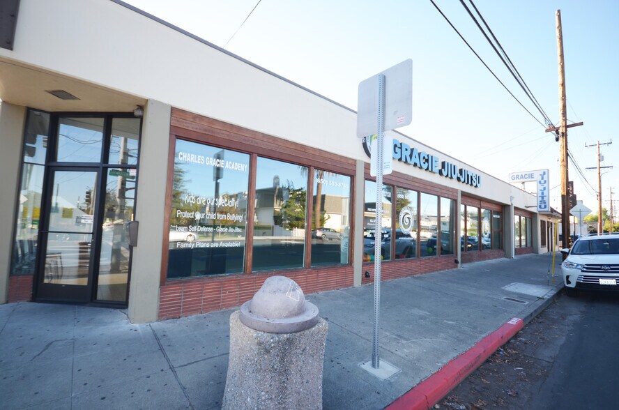 701-713 Arguello St, Redwood City, CA for lease - Building Photo - Image 2 of 24