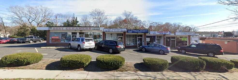 2 Freestanding Retail Strips portefeuille de 2 propriétés à vendre sur LoopNet.ca - Photo du bâtiment - Image 2 de 5