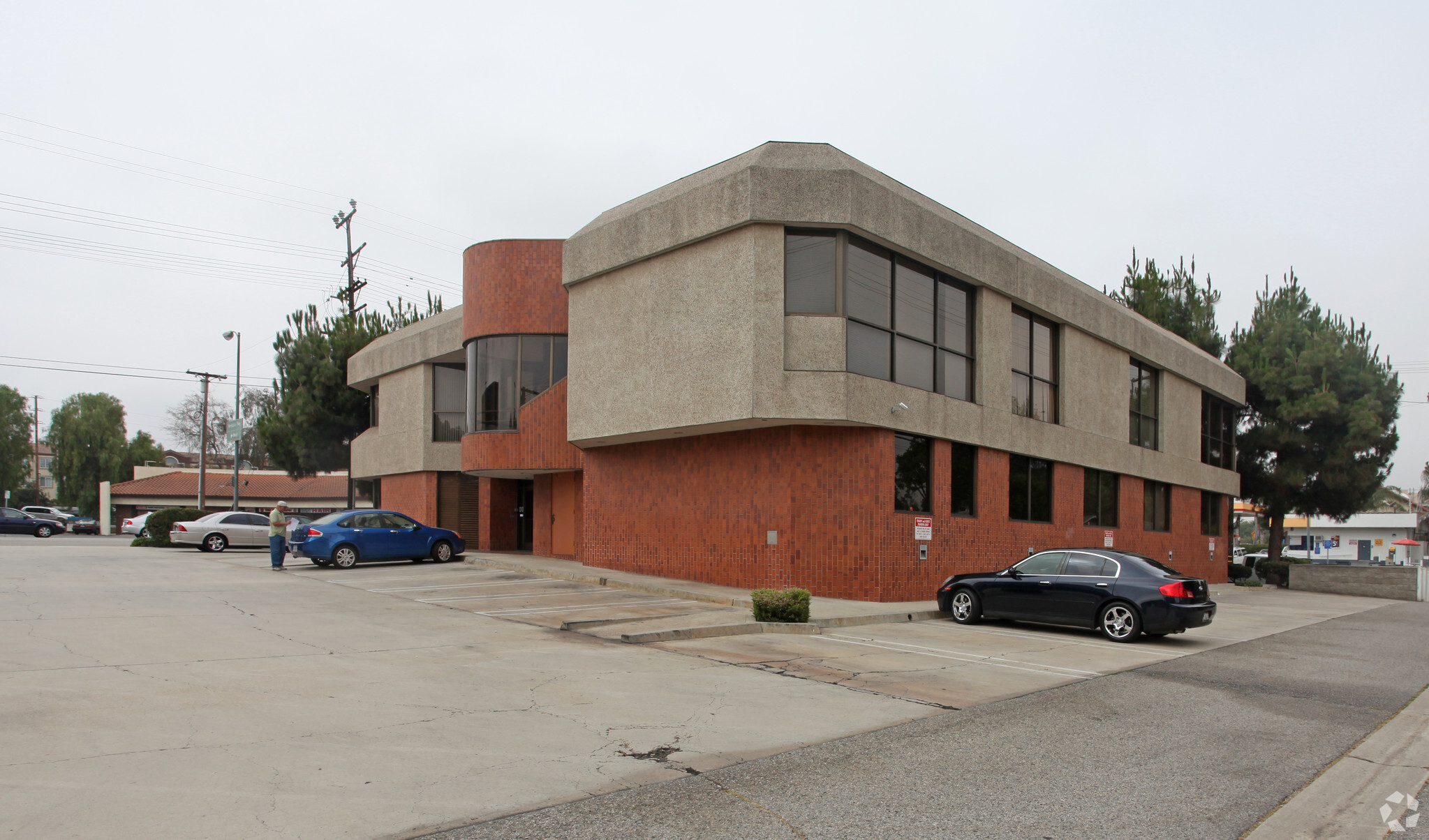 23161 Ventura Blvd, Woodland Hills, CA for sale Primary Photo- Image 1 of 1