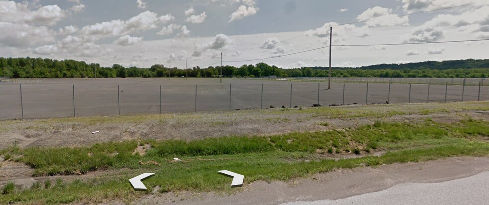 15 Racehorse Dr, East Saint Louis, IL à louer - Photo du bâtiment - Image 2 de 2