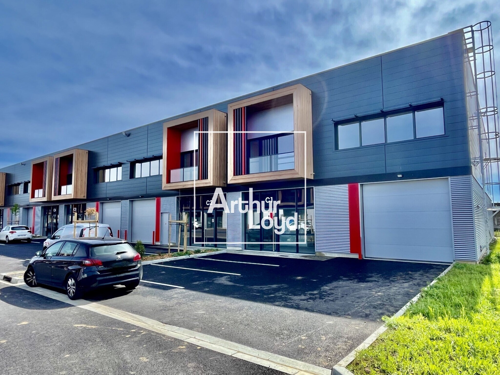 Industrial in Fenouillet for lease Building Photo- Image 1 of 14