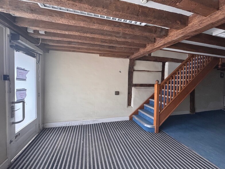 9 The Square, Petersfield à vendre - Photo du bâtiment - Image 2 de 5