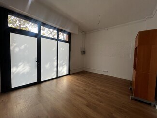 Plus de détails pour Multi-résidentiel à vendre