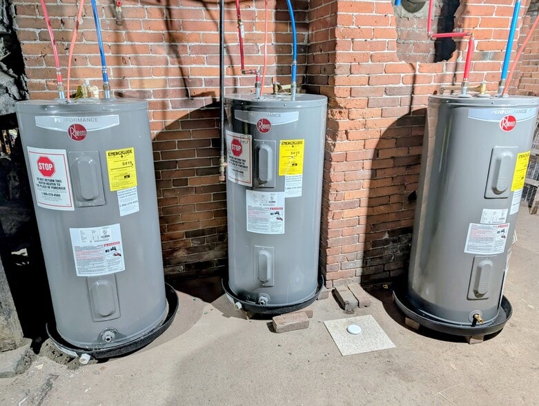 496-500 W Main St, Waterbury, CT à vendre - Photo du bâtiment - Image 3 de 4