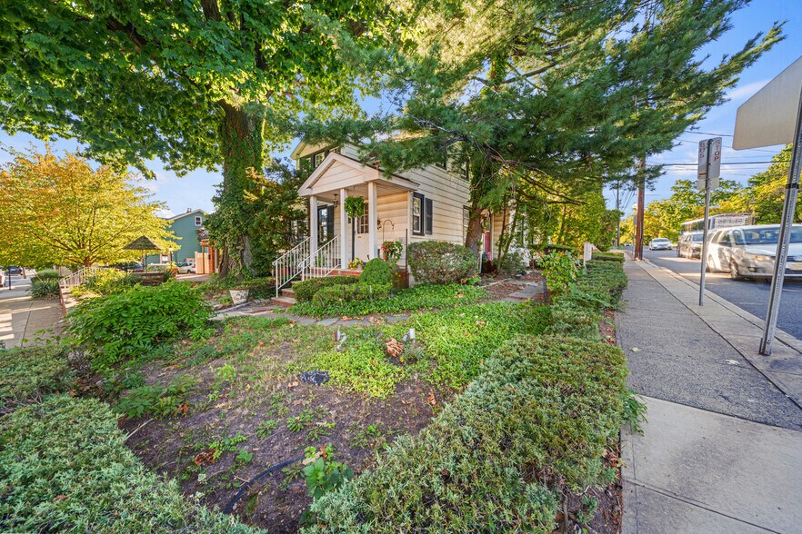 691 Franklin Ave, Nutley, NJ à vendre - Photo du bâtiment - Image 3 de 34