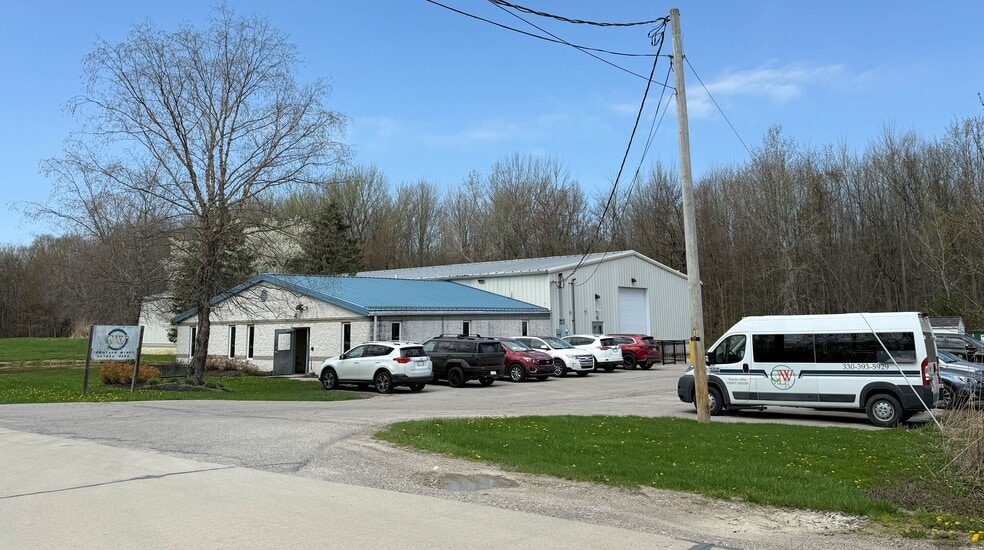 725 Pleasant Ave, Geneva, OH à vendre - Photo du bâtiment - Image 2 de 8