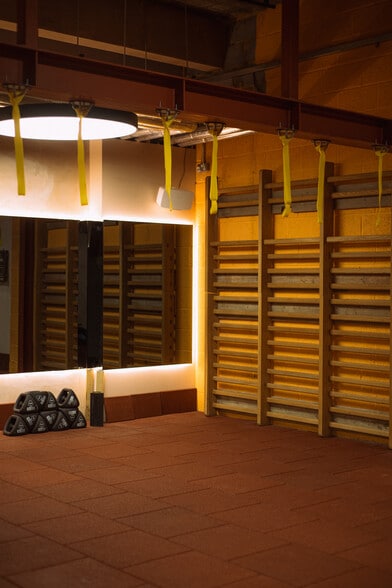 7 Throwley Way, Sutton for lease - Interior Photo - Image 3 of 22