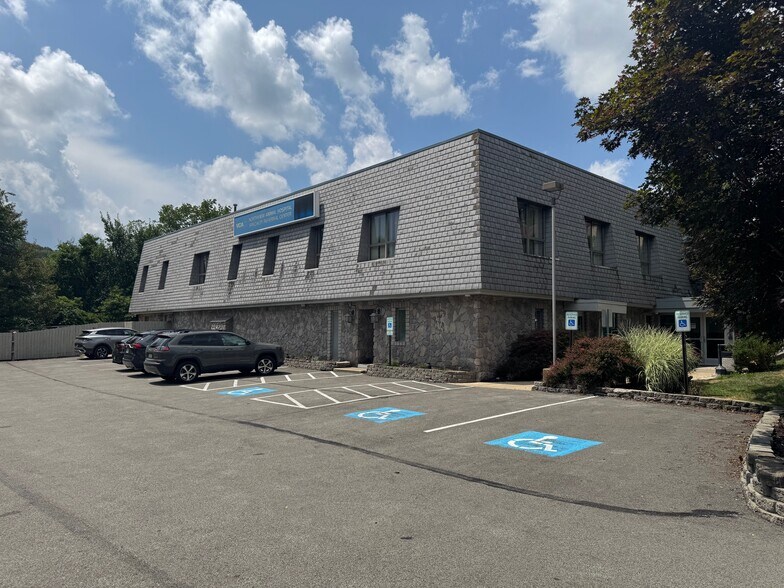 223 Siebert Rd, Pittsburgh, PA à vendre - Photo du bâtiment - Image 2 de 4