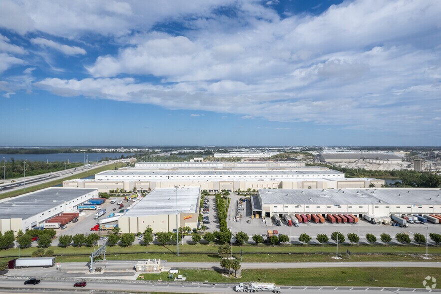 11411 NW 107 St, Miami, FL à louer - Aérien - Image 3 de 36