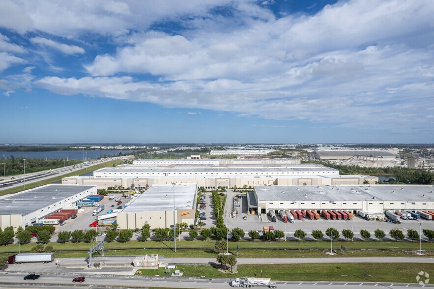 11411 NW 107 St, Miami, FL à louer - Aérien - Image 3 de 36