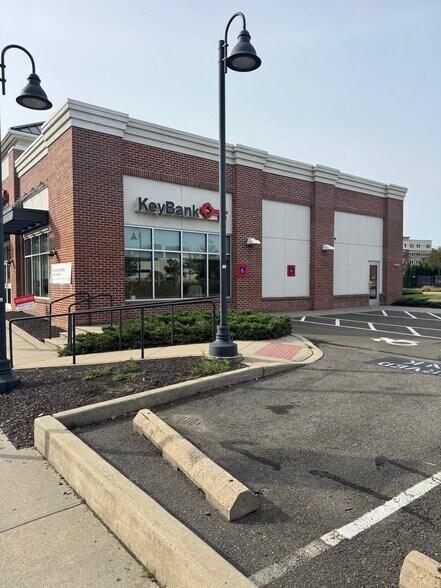 721 Canal St, Stamford, CT à vendre - Photo du bâtiment - Image 2 de 8