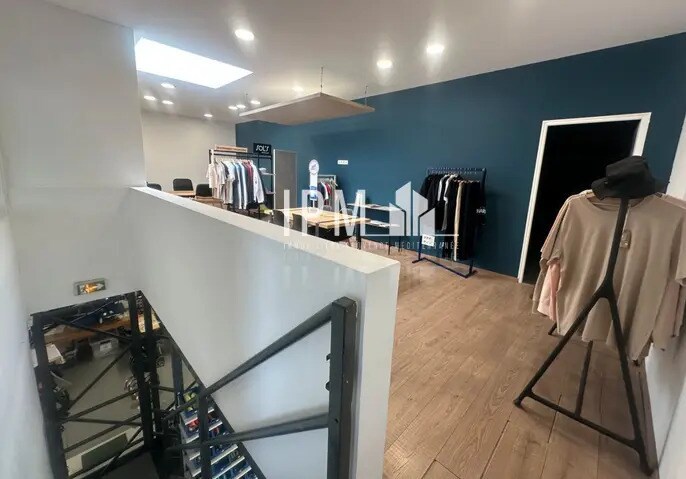 Flex in Aubagne for lease Interior Photo- Image 1 of 2