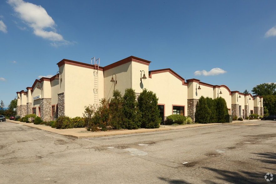 3995 Fashion Square Blvd, Saginaw, MI for lease - Building Photo - Image 2 of 3