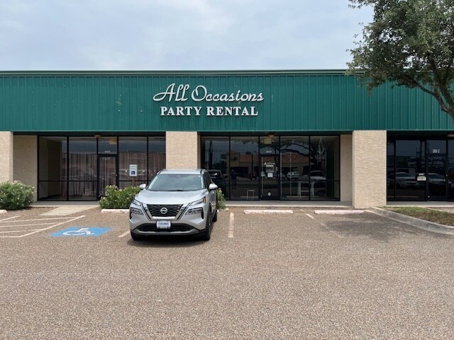 200-224 N McColl Rd, McAllen, TX à louer - Photo du bâtiment - Image 1 de 12