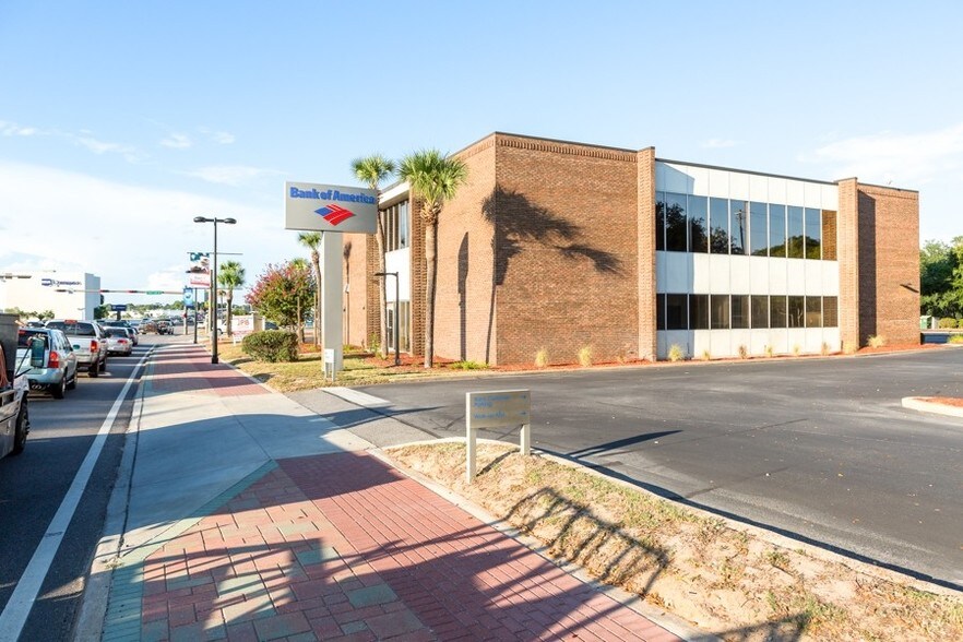 189 Eglin Pky NE, Fort Walton Beach, FL à louer - Photo du bâtiment - Image 2 de 9
