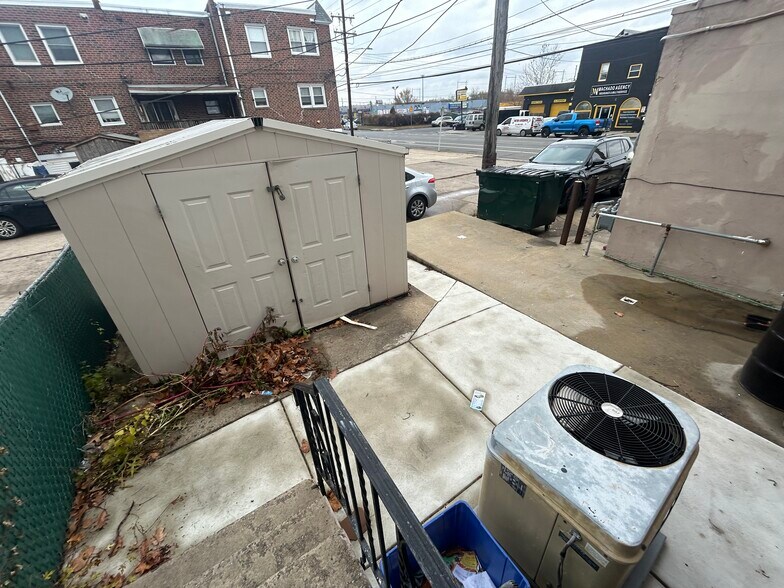 4655 Benson St, Philadelphia, PA à vendre - Photo du bâtiment - Image 2 de 41