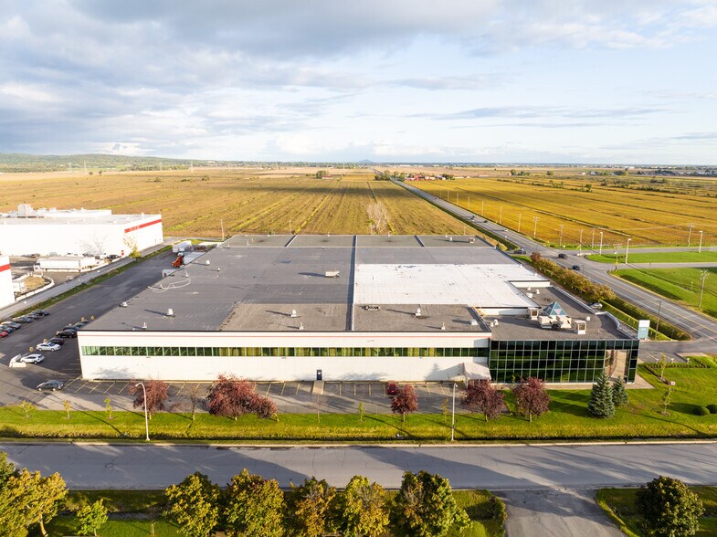 40 Ch Du Tremblay, Boucherville, QC à louer - Photo du bâtiment - Image 3 de 5