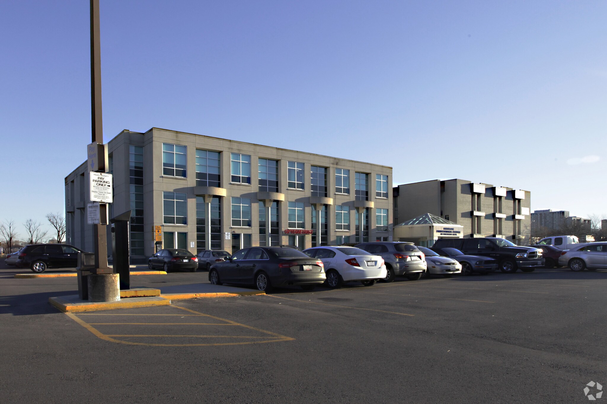 40 Finchgate Blvd, Brampton, ON for lease Primary Photo- Image 1 of 7