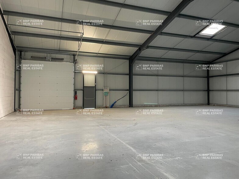 Flex in Montussan for lease - Building Photo - Image 3 of 14