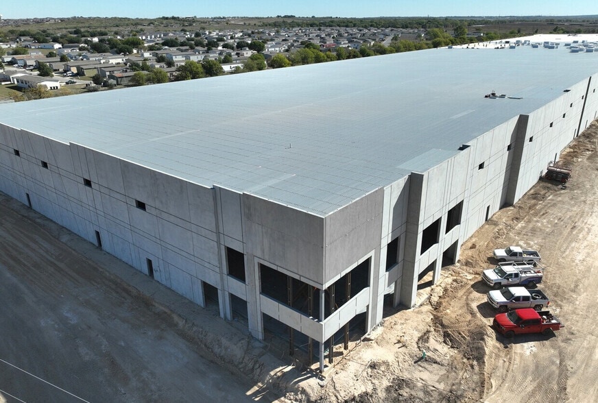 2700 N Interstate 35, San Marcos, TX à louer - Photo de construction - Image 2 de 5