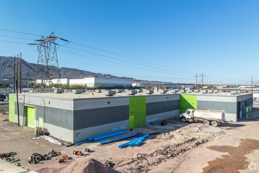 190 S Fourth St, Henderson, NV for sale - Building Photo - Image 2 of 32