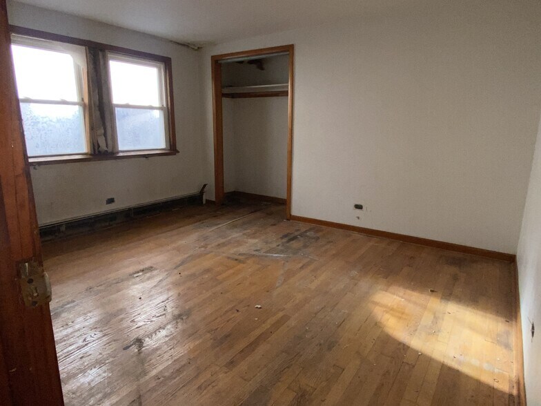 7945 S Dobson Ave, Chicago, IL à vendre - Photo du bâtiment - Image 3 de 5