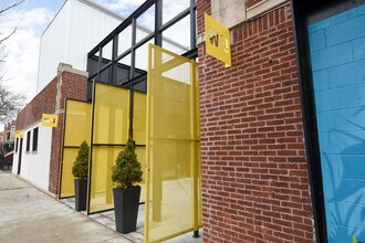 3801 W Fullerton Ave, Chicago, IL à louer Photo du bâtiment- Image 2 de 12