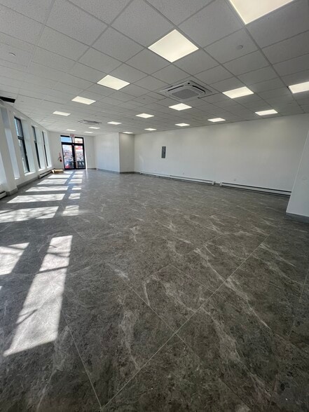 9203 Astoria Blvd, East Elmhurst, NY for lease - Building Photo - Image 3 of 12