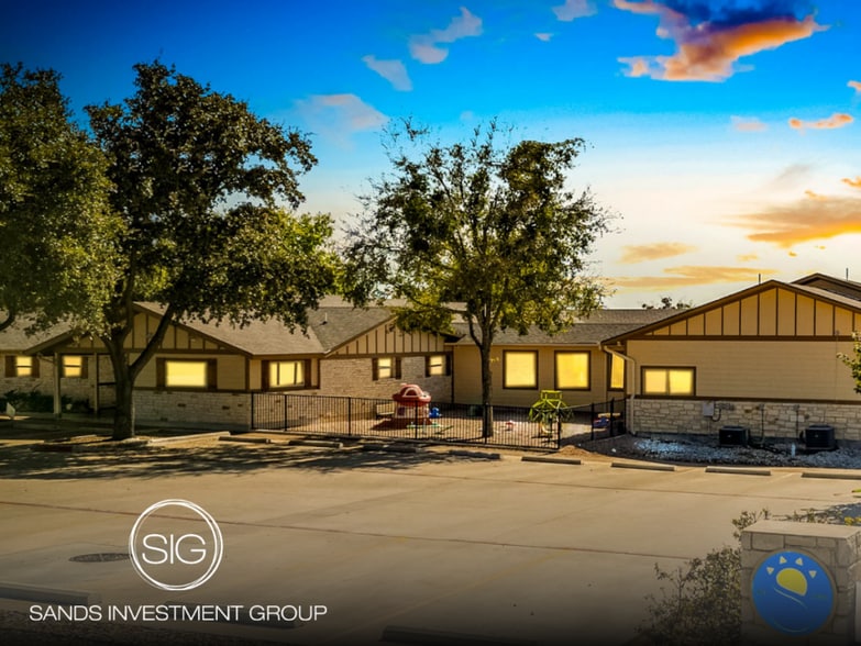 60 Limmer Loop, Round Rock, TX for sale - Primary Photo - Image 1 of 5