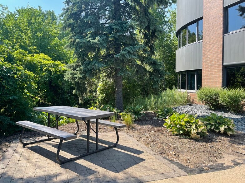 12270-12274 Nicollet Ave, Burnsville, MN à louer - Photo du bâtiment - Image 2 de 6