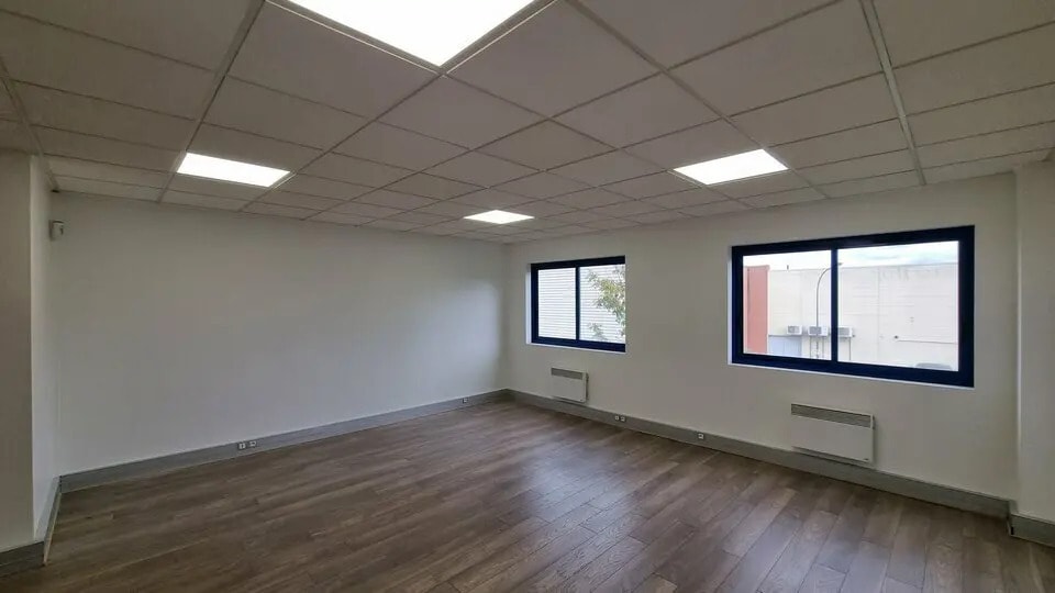 6-8 Rue De La Closerie, Lisses for lease Interior Photo- Image 1 of 15