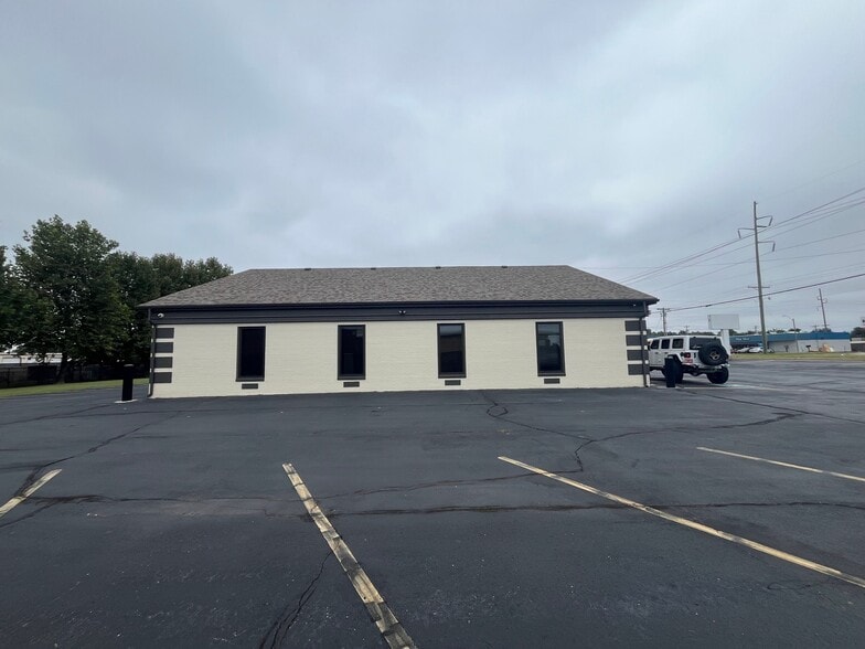 1001 N Council Rd, Oklahoma City, OK for lease - Building Photo - Image 3 of 10