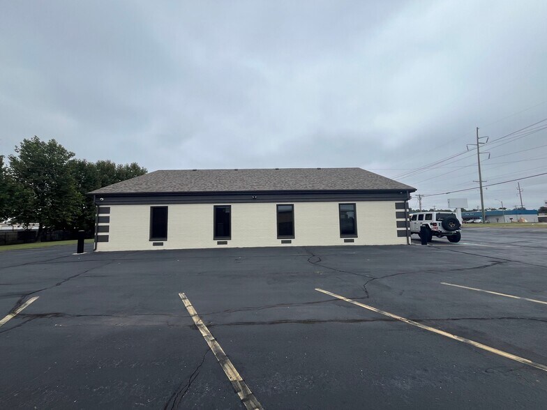 1001 N Council Rd, Oklahoma City, OK à louer - Photo du bâtiment - Image 3 de 10