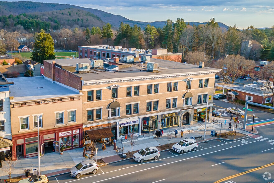 313-323 Main St, Great Barrington, MA for lease - Building Photo - Image 3 of 14
