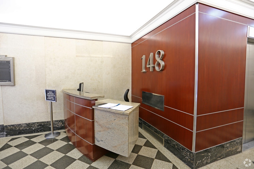 148 W 37th St, New York, NY for lease - Lobby - Image 2 of 18