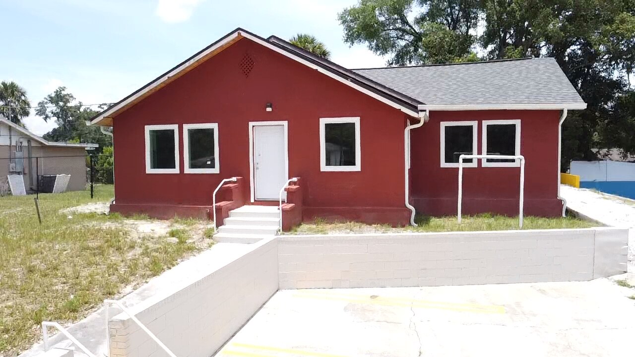 625 E New York Ave, Deland, FL à vendre Photo du bâtiment- Image 1 de 9
