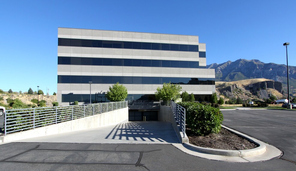 727 N 1550 E, Orem, UT à louer - Photo du bâtiment - Image 3 de 5