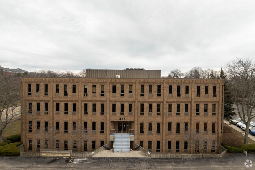 411 Wolf Ledges Pky, Akron, OH à vendre - Photo du bâtiment - Image 2 de 6