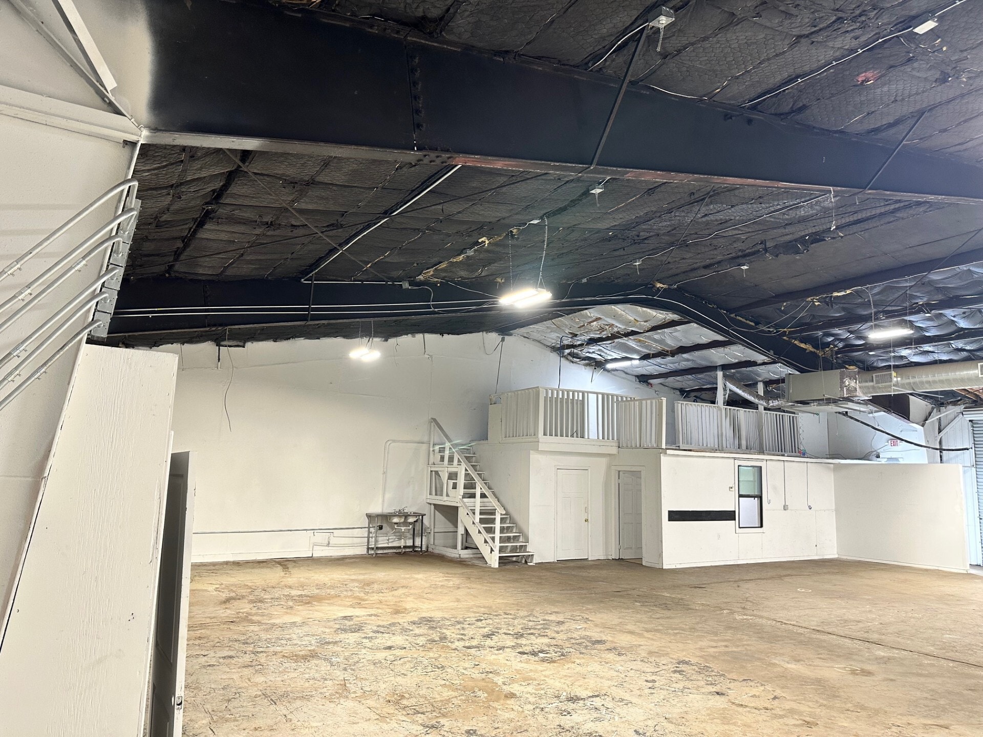 10126 Jensen Dr, Houston, TX for lease Interior Photo- Image 1 of 18