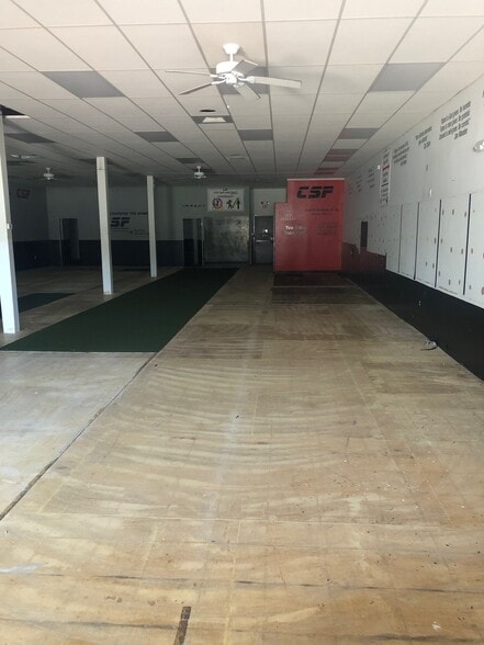 170 Elm St, West Springfield, MA for lease - Building Photo - Image 3 of 9