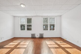 79-11 Roosevelt Ave, Jackson Heights, NY for lease Interior Photo- Image 2 of 12
