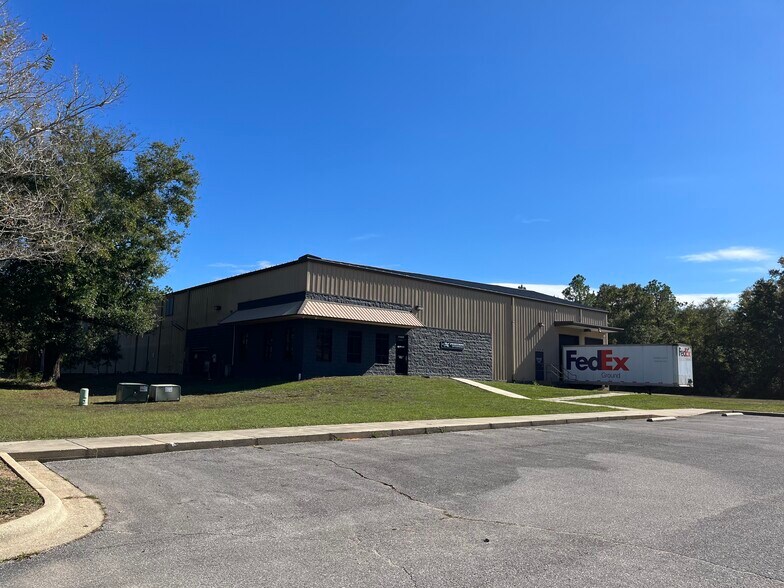 7999 Armstrong Rd, Milton, FL for sale - Building Photo - Image 2 of 11