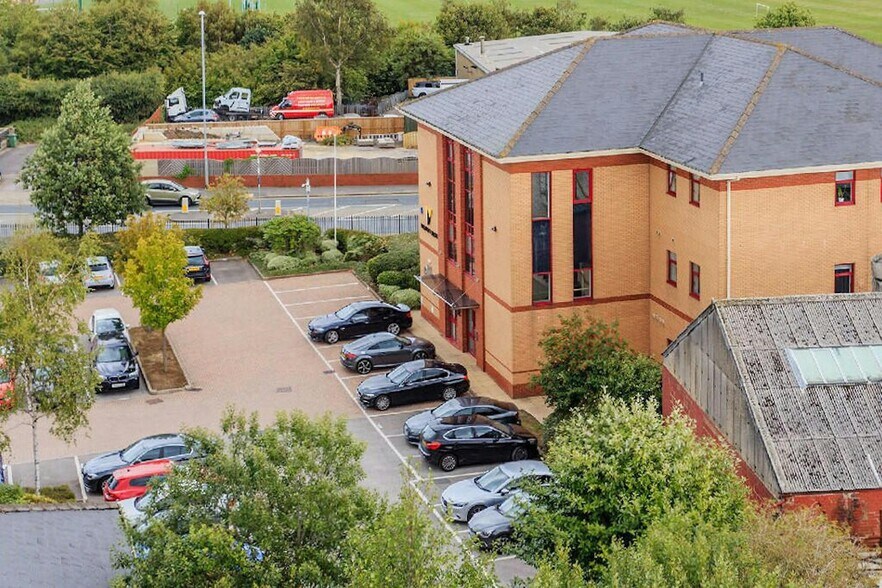 Bruntcliffe Rd, Morley à louer - Photo du bâtiment - Image 1 de 7