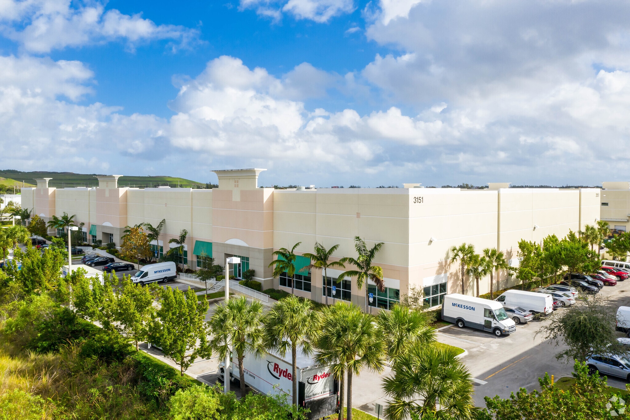 3151 NW 27th Ave, Pompano Beach, FL for lease Primary Photo- Image 1 of 8