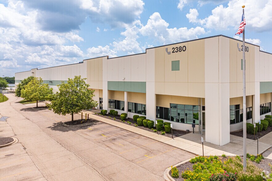 2380 Sullivan Rd, Aurora, IL à louer - Photo du bâtiment - Image 1 de 13