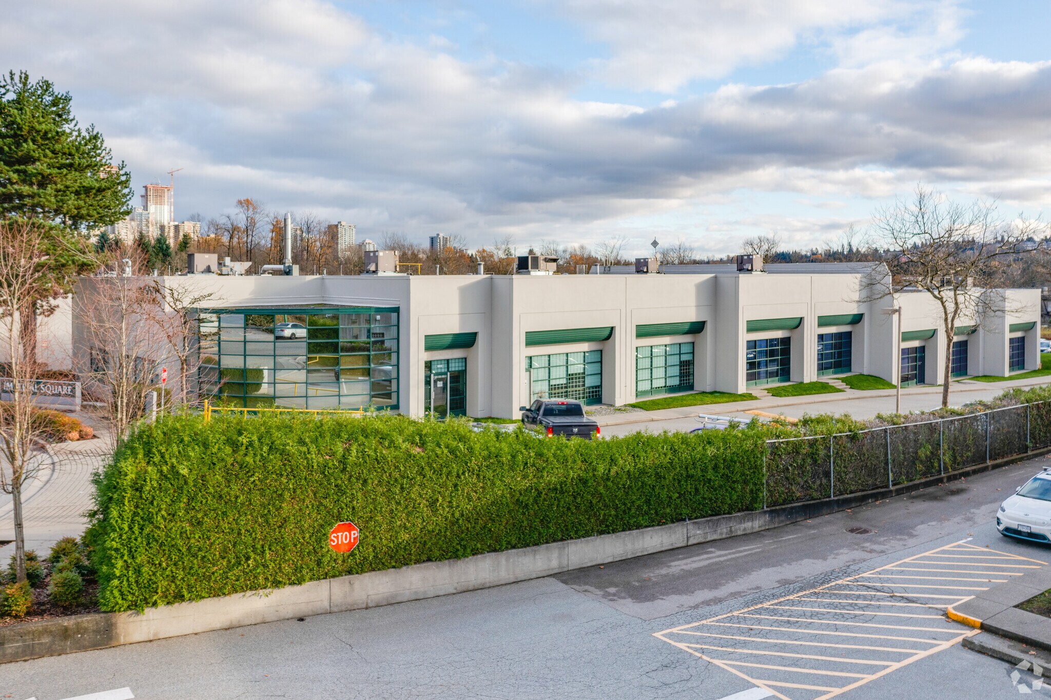 8602-8676 Commerce Crt, Burnaby, BC à vendre Photo principale- Image 1 de 1